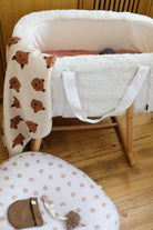 nécessaire bébé avec couffin nid et couverture bébé dans les tons automnals